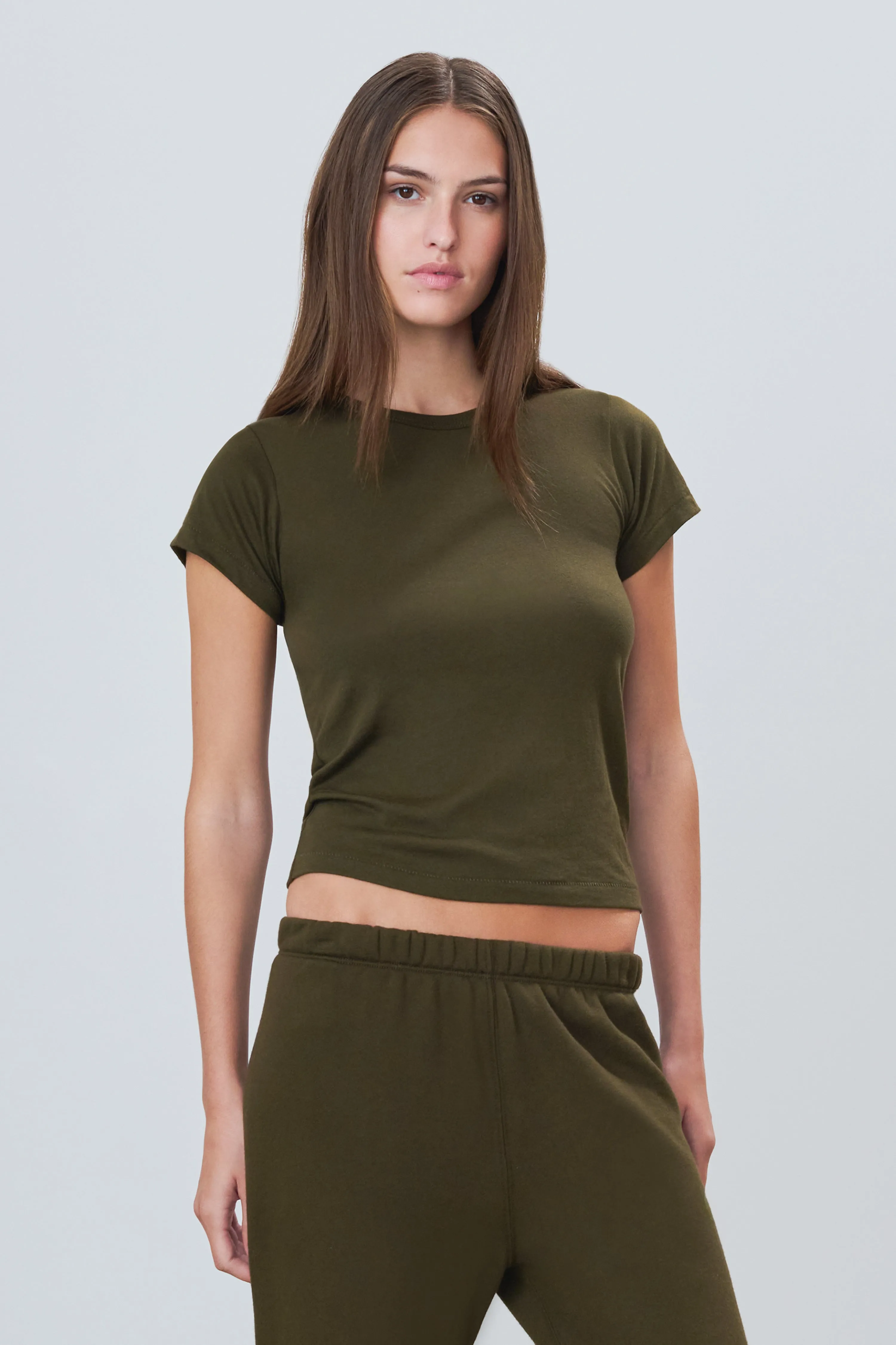 FITTED CREWNECK SHORT SLEEVE T-SHIRT